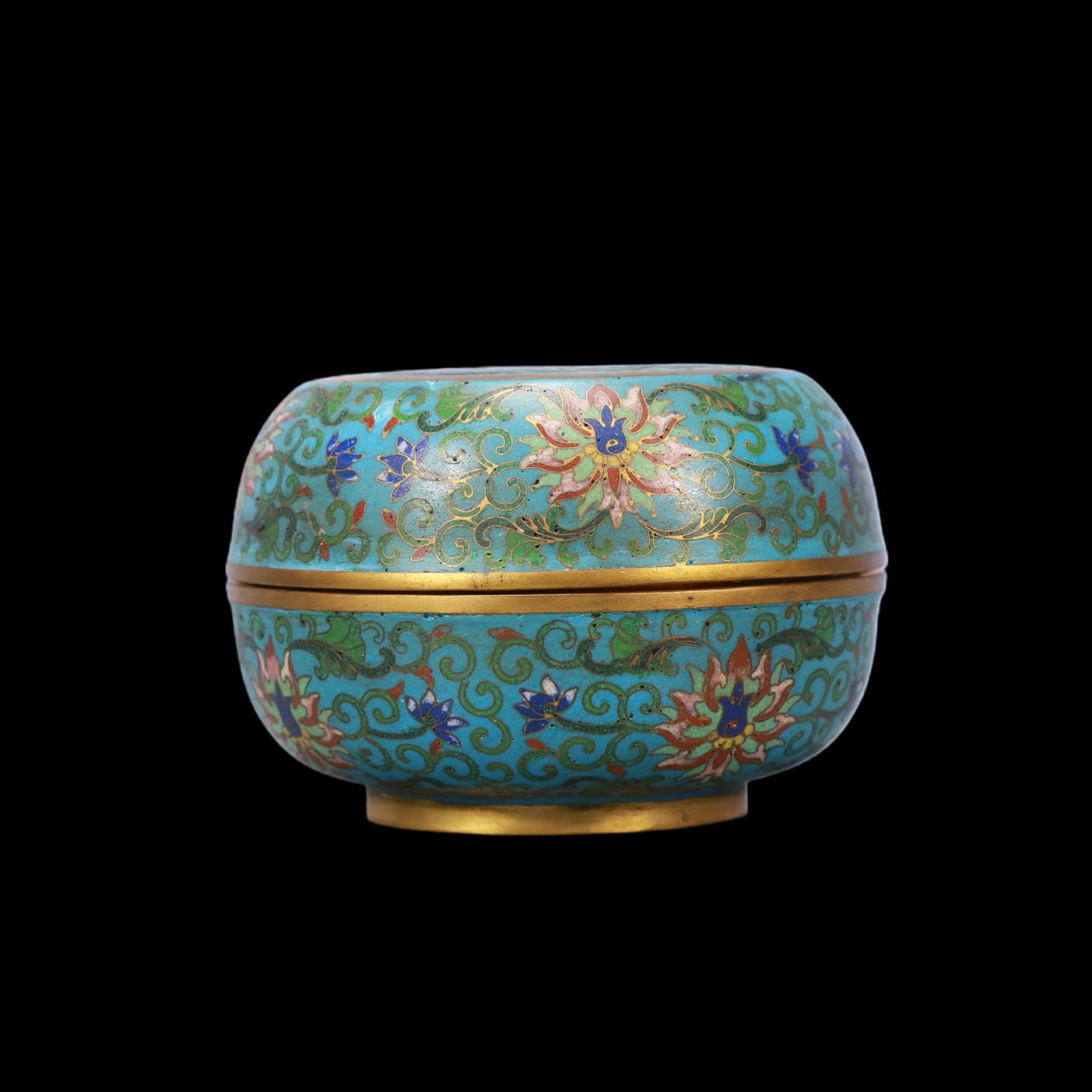 A Exquisite Cloisonne Lotus Pattern Box: A Exquisite Cloisonne Lotus Pattern Box Qing Dynasty, China Qianlong Four-character Mark Size:7.1inx3.1in Weight:450g景泰蓝缠枝莲纹盒