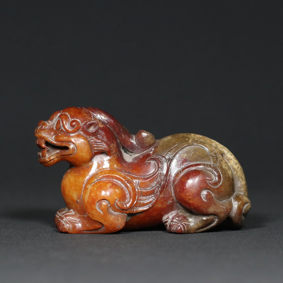 An Exquisite White Jade Auspicious Beast Ornament: An Exquisite White Jade Auspicious Beast Ornament Han Dynasty, China Size:3.2inx1.5inx1.9in Weight:172.3g白玉瑞兽摆件 中国汉代