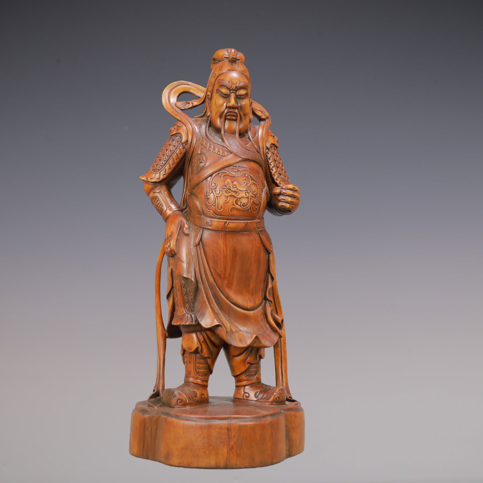 A Exquisite Eaglewood Guan yu Ornament: A Exquisite Eaglewood Guan yu Ornament Qing Dynasty, China Size:7.7inx6.9in Weight:3000g沉香木关羽摆件 中国清代 Size:19.5cmx17.5cm