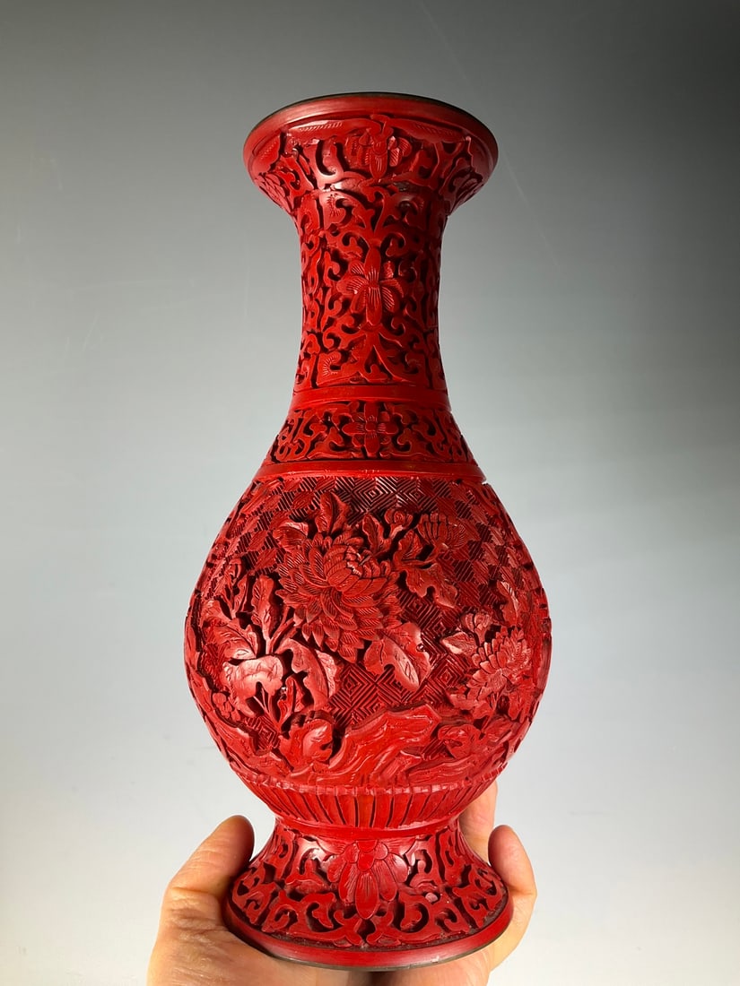 An Exquisite Bronze Carved Red Lacquer Flower Pattern Vase: An Exquisite Bronze Carved Red Lacquer Flower Pattern Vase Modern Time of China Size:9.1in铜胎剔红花卉纹瓶 近现代 Size:23cm