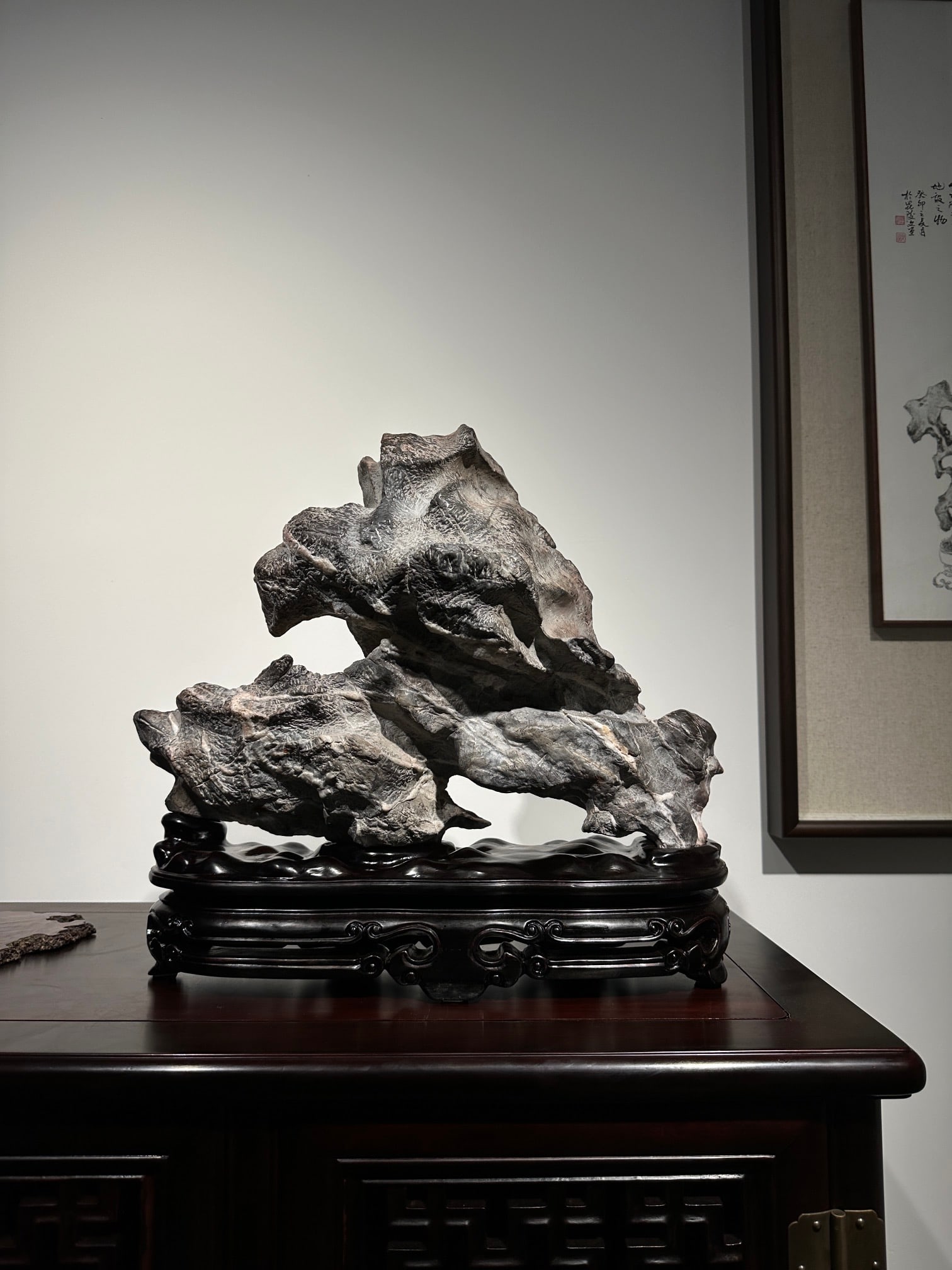 An Exquisite Lingbi Stone Rockery Ornament: An Exquisite Lingbi Stone Rockery Ornament Qing Dynasty, China Size:17.3inx15.7inx6.7in灵璧石鹰山如秃鹰坐山头摆件