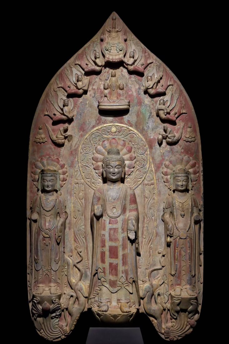 An Exquisite Limestone Buddha Statue: An Exquisite Limestone Buddha Statue Wei Dynasty, China Size:55.9inx30.7inx13in青石佛造像 中国魏朝Size:142cmx78cmx33cm