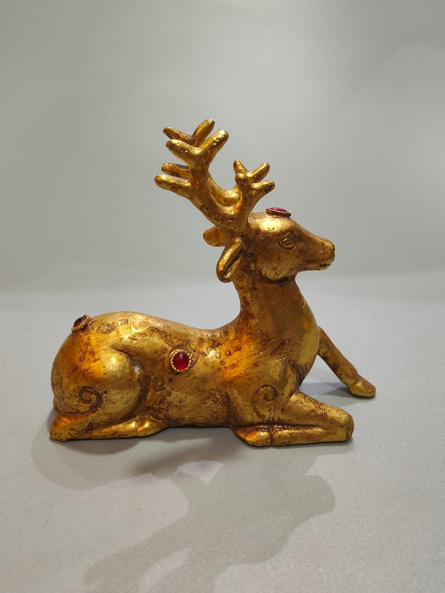 An Exquisite Gilt Bronze Inlaid Gems Deer Ornament: An Exquisite Gilt Bronze Inlaid Gems Deer Ornament Qing Dynasty, China Size:3.1inx3.5in Weight:368g铜鎏金镶宝石动物 中国清代