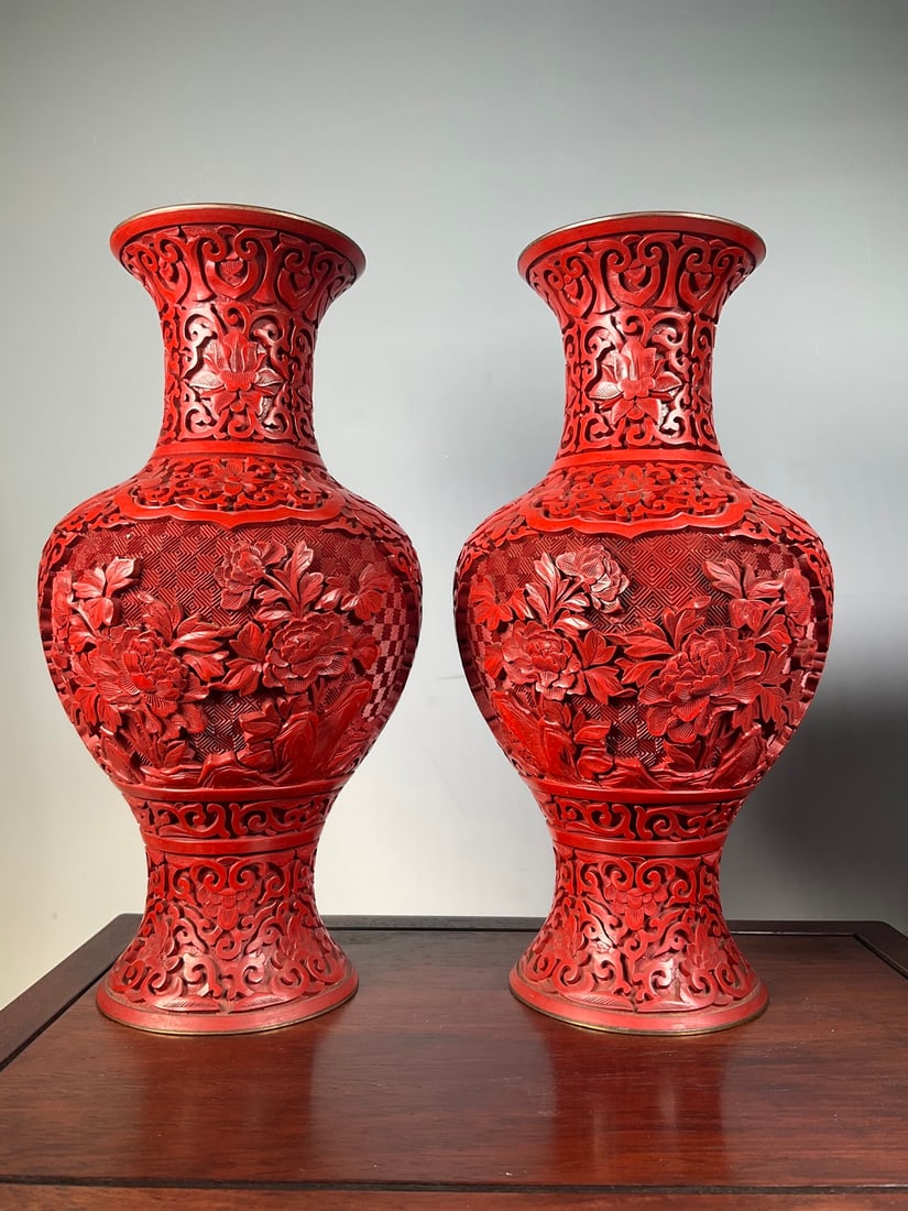 A Pair of Exquisite Bronze Carved Red Lacquer Flower Pattern Vase: A Pair of Exquisite Bronze Carved Red Lacquer Flower Pattern Vase Modern Time of China Size:9.8in铜胎剔红花卉纹瓶一对