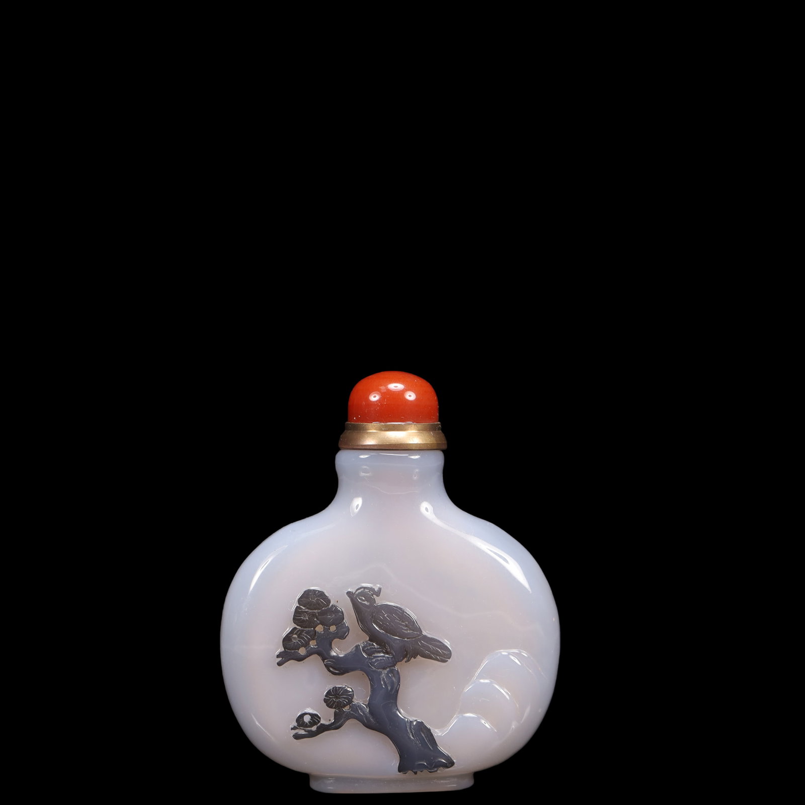 An Exquisite Agate Flower and Bird Pattern Snuff Bottle: An Exquisite Agate Flower and Bird Pattern Snuff Bottle Qing Dynasty, China Size:2inx0.6inx2.6in Weight:50g玛瑙花鸟纹鼻烟壶
