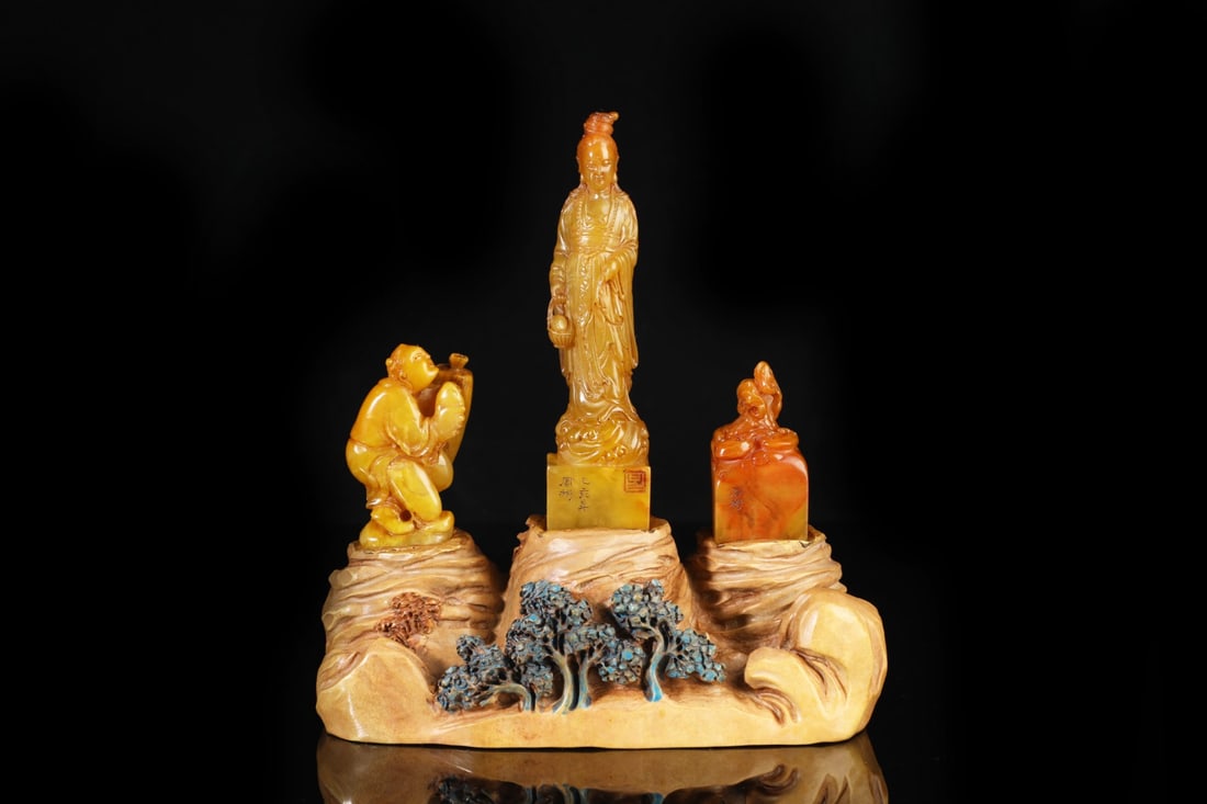 An Exquisite Shoushan Stone Figure Seal Ornament: An Exquisite Shoushan Stone Figure Seal Ornament Qing Dynasty, China Size:7.9inx7.1inx3in Weight:1949g寿山石印章摆件 中国清代 Size:20c