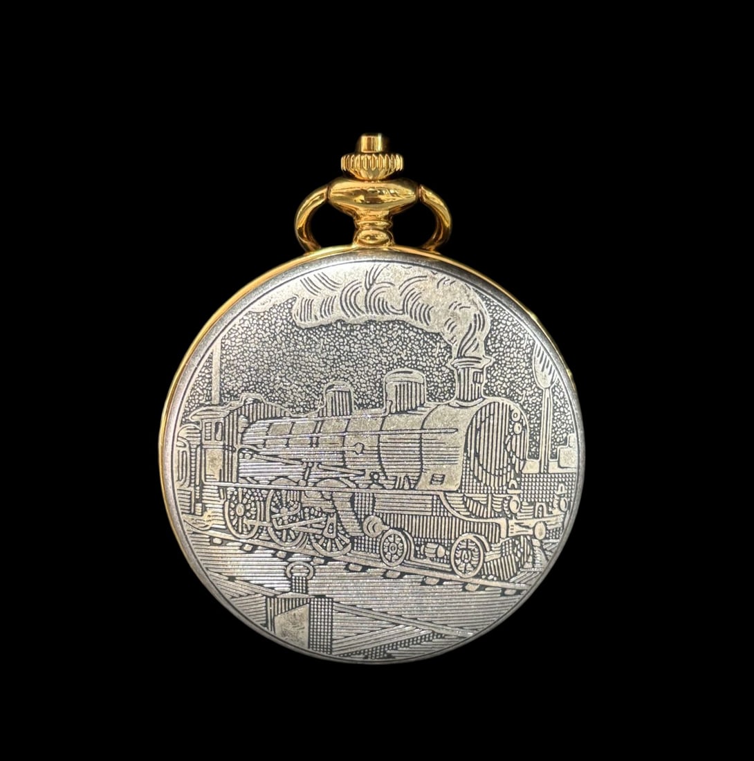 An Exquisite Gilt Bronze Flower Pattern Pocket watch: An Exquisite Gilt Bronze Flower Pattern Pocket watch Qing Dynasty, China Size:2in铜鎏金花卉纹怀表 中国清代 Size:5cm