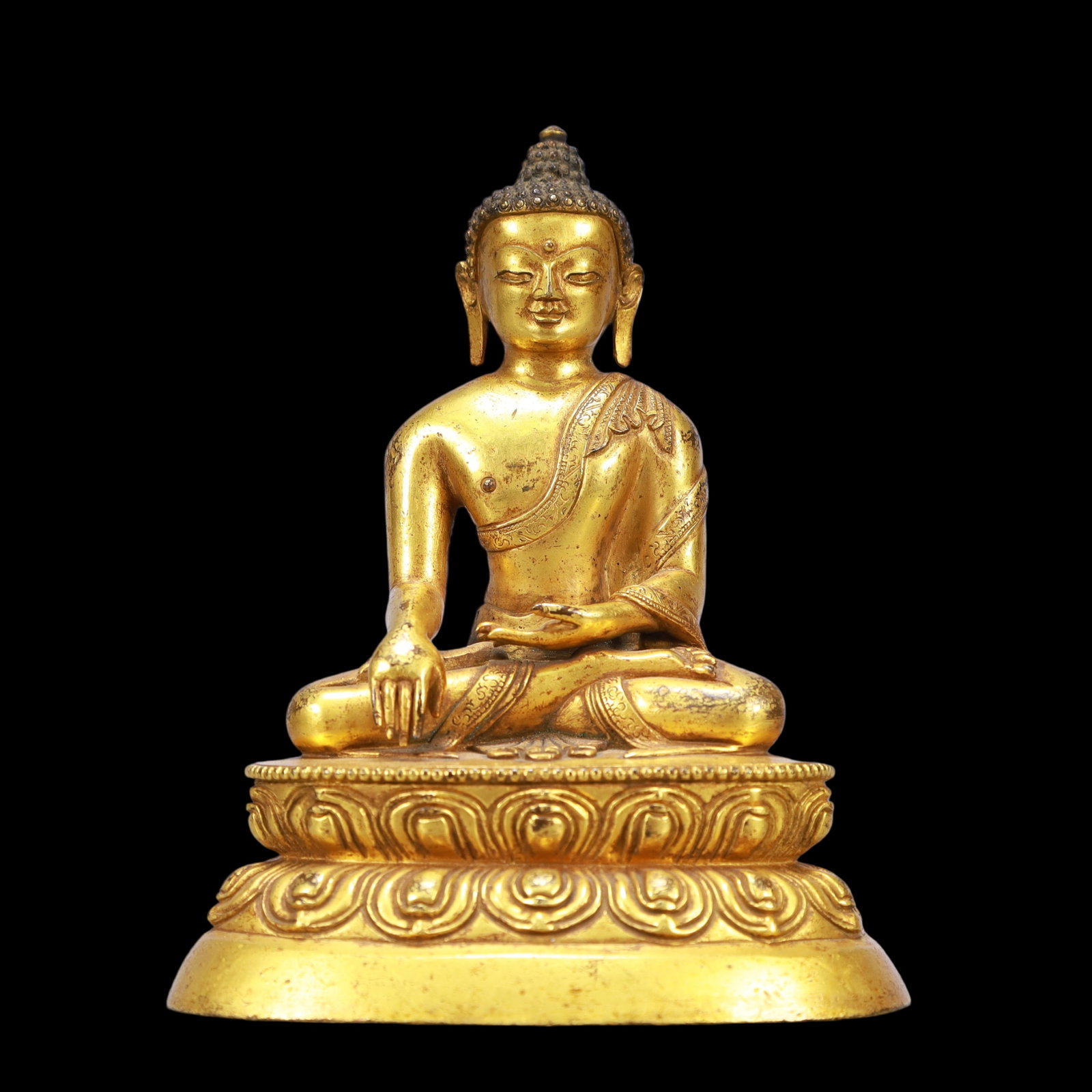 A Exquisite Gilt Bronze Statue of Sakyamuni: A Exquisite Gilt Bronze Statue of Sakyamuni Ming Dynasty, China Size:4.7inx3.1inx5.9in Weight:1000g铜鎏金如来 中国明代 Size:12cmx8cmx15cm