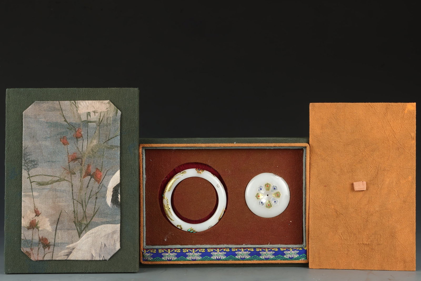 A Set of Fine White Jade Inlaid Gold and Silver Bracelets: A Set of Fine White Jade Inlaid Gold and Silver Bracelets Qing Dynasty, China outside diameter Size:3in Size:(inside diameter)2.2in Weight:48g Size:2.1inx0.4in