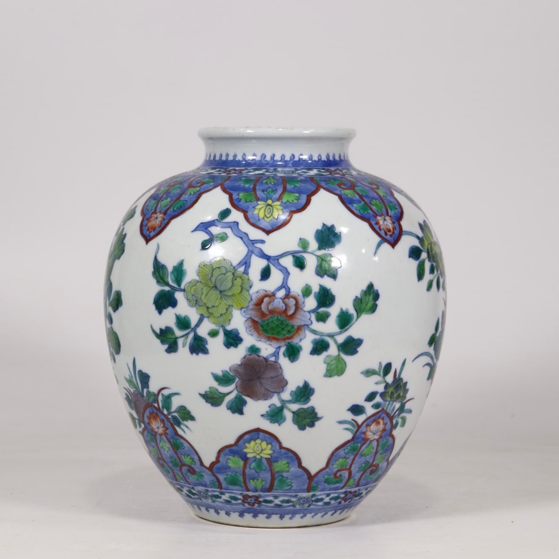 An Exquisite Doucai Flower Pattern Jar - 2