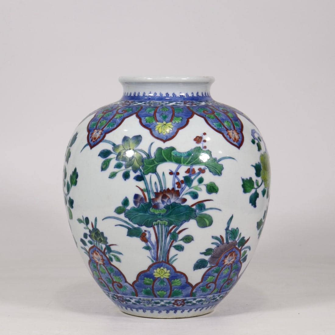 An Exquisite Doucai Flower Pattern Jar - 3