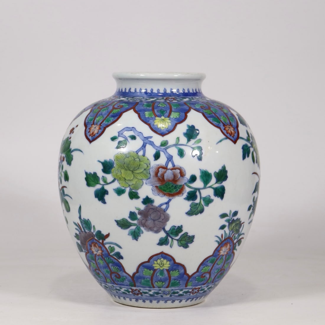 An Exquisite Doucai Flower Pattern Jar - 4