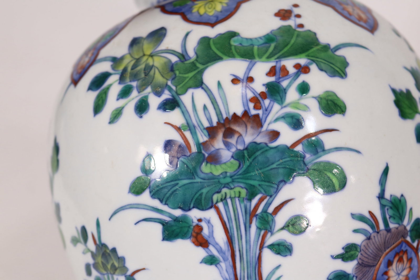 An Exquisite Doucai Flower Pattern Jar - 6