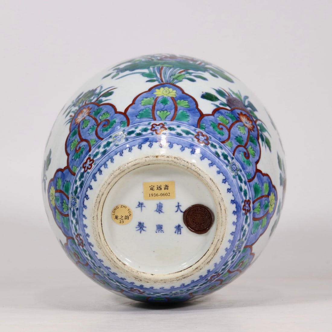 An Exquisite Doucai Flower Pattern Jar - 9