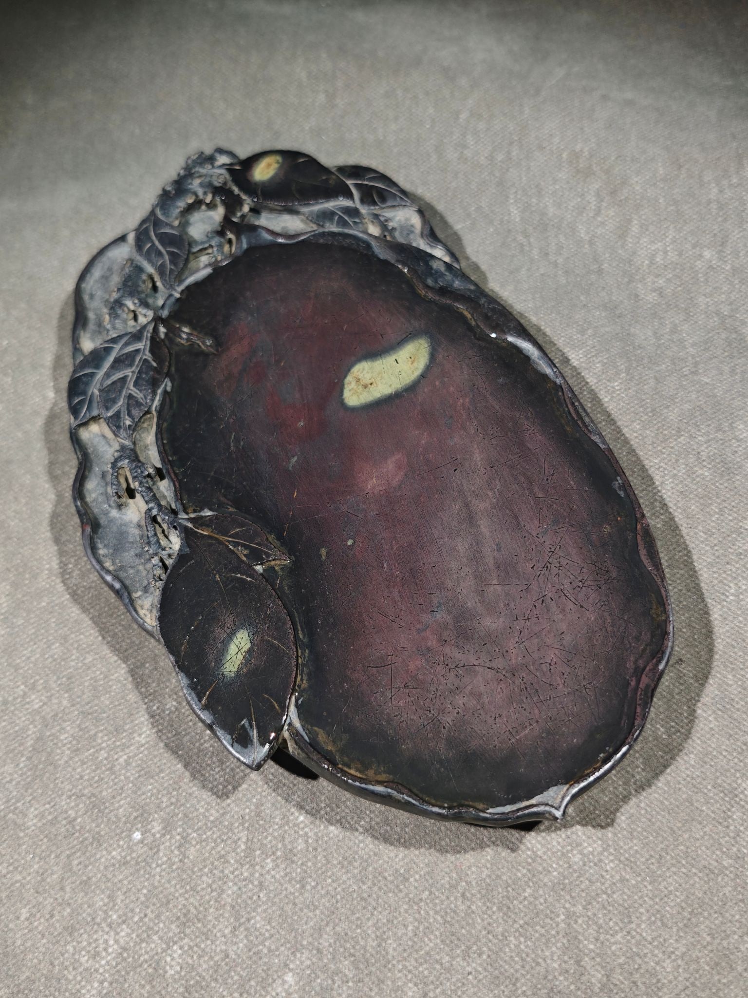 An Exquisite with poem Inkstone: An Exquisite with poem Inkstone Yang sisun Size:10.2inx5.8inx1in金枝玉叶家大业大端砚 杨泗孙 Size:26cmx14.8cmx2.5cm