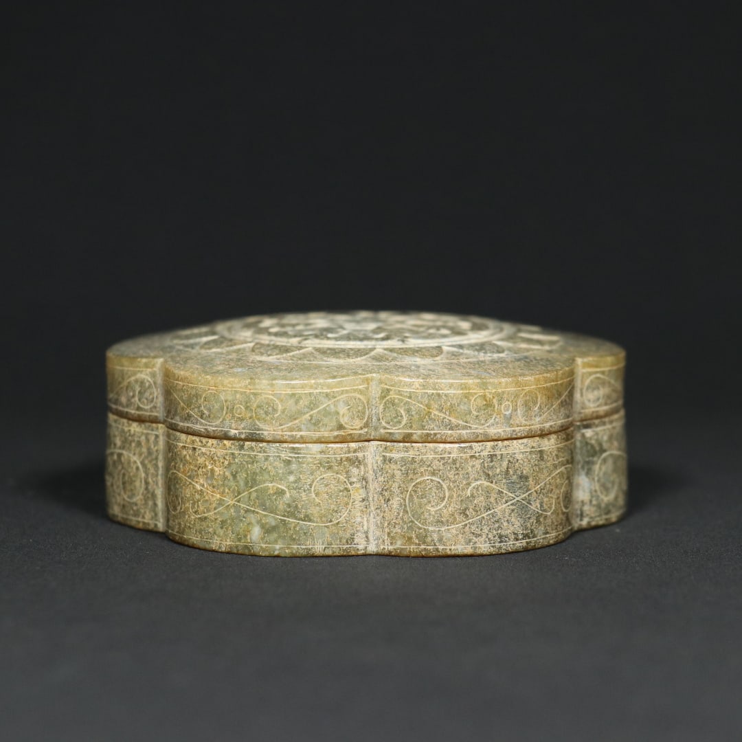 An Exquisite White Jade Flower Pattern Box: An Exquisite White Jade Flower Pattern Box Qing Dynasty, China Size:3.5inx1.3in Weight:222.5g白玉花卉纹七格玉盒 中国清代