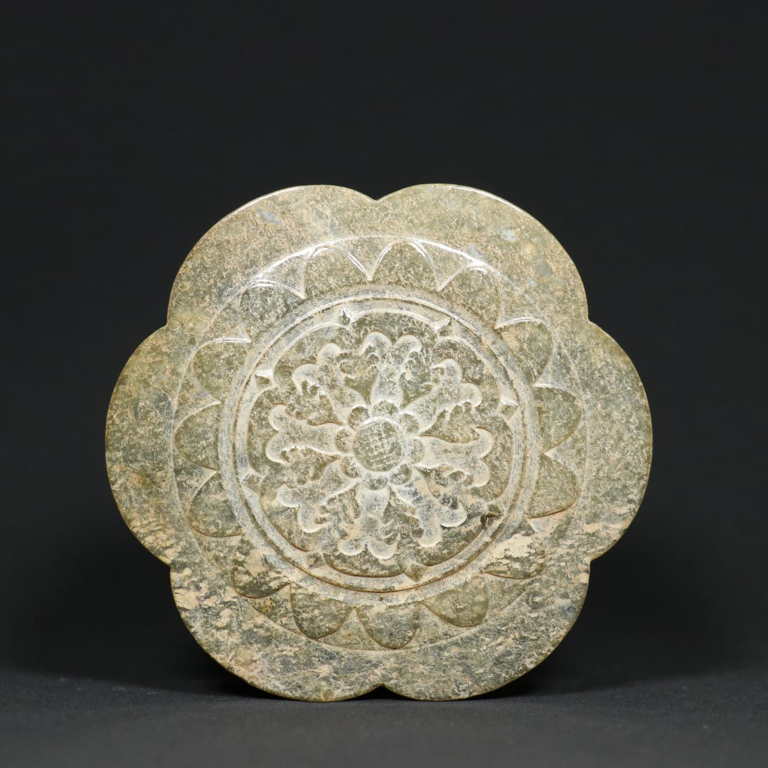 An Exquisite White Jade Flower Pattern Box - 2