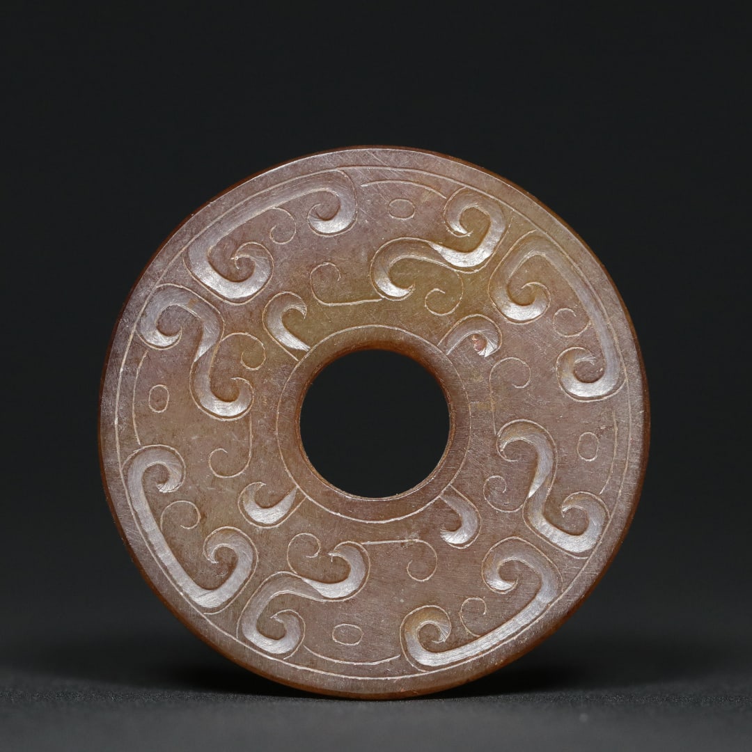 An Exquisite White Jade Dragon Pattern Pendant: An Exquisite White Jade Dragon Pattern Pendant the Spring and Autumn in Period in China Size:1.9inx0.2in Weight:23.5g白玉龙纹玉璧挂件