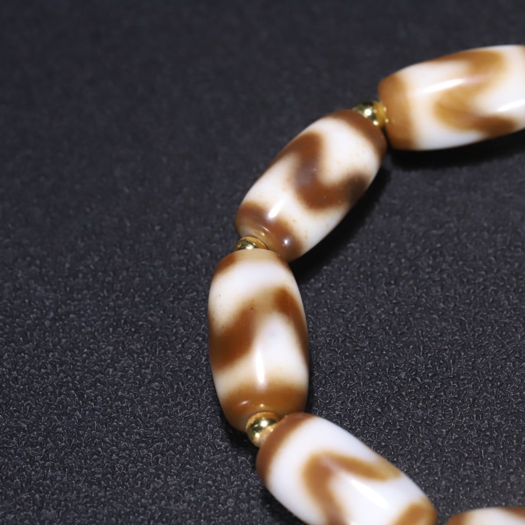 An Exquisite Dzi Bead Bracelets - 4