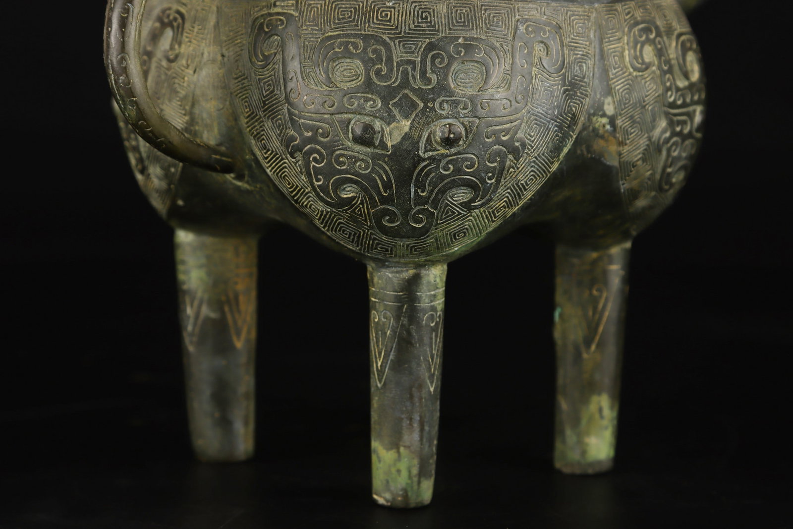 An Exquisite Bronze Beast-Face Pattern Ewer - 7