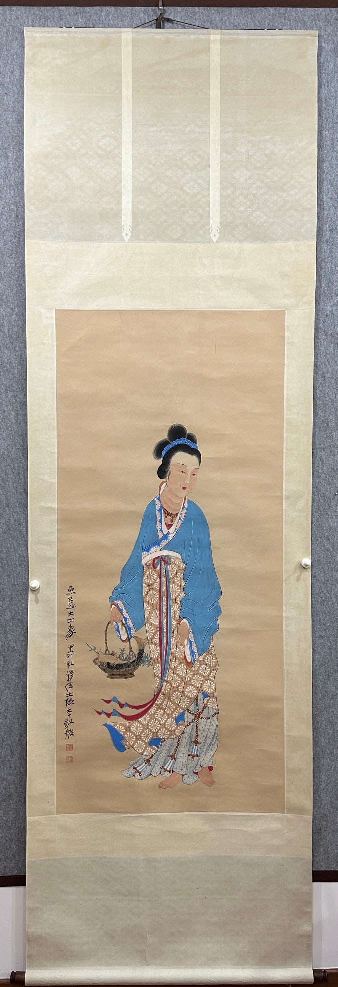 A Chinese Vertical Scroll Ink Painting of Figure on Paper: A Chinese Vertical Scroll Ink Painting of Figure on Paper Zhang daqian Without frame Size:27.6inx60.2in张大千人物 纸本立轴Without frame