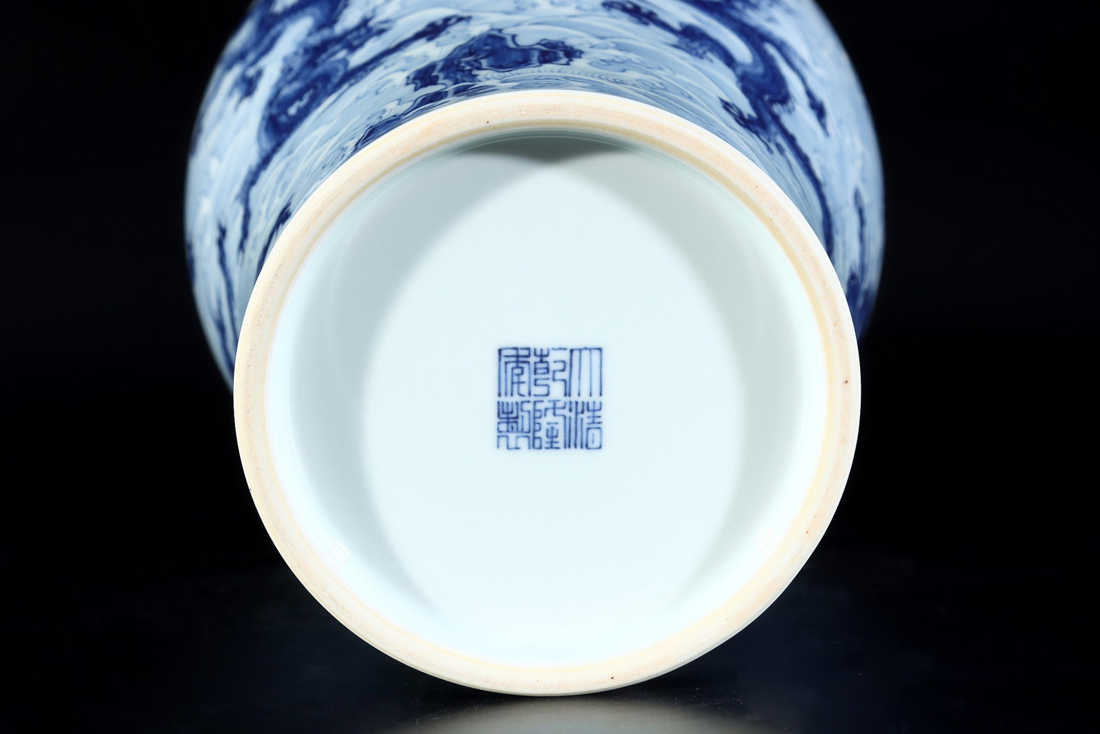 An Exquisite Blue and White Seawater Pattern Dragon Pattern Vase - 9