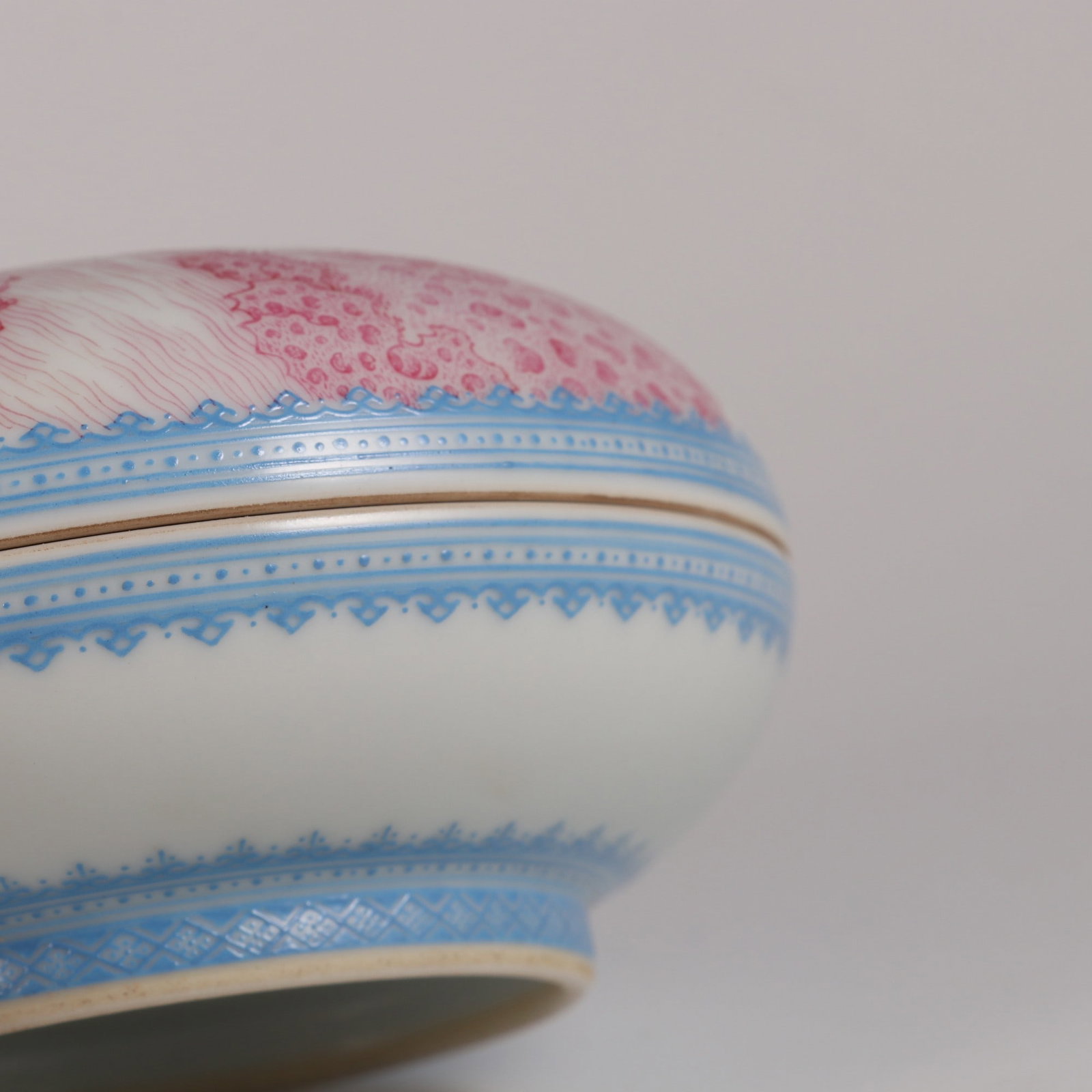 An Exquisite Ruby red-Glazed Landscape Pattern Box - 6