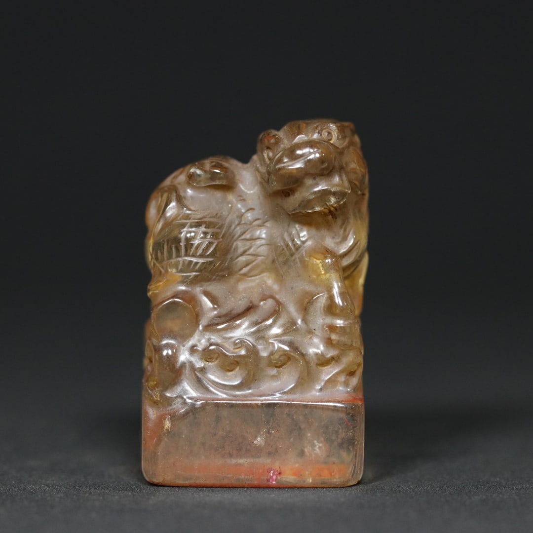 An Exquisite Crystal Auspicious Beast Seal: An Exquisite Crystal Auspicious Beast Seal Han Dynasty, China Size:1.9inx1.2inx1.2in Weight:81.8g水晶麒麟瑞兽钮印章
