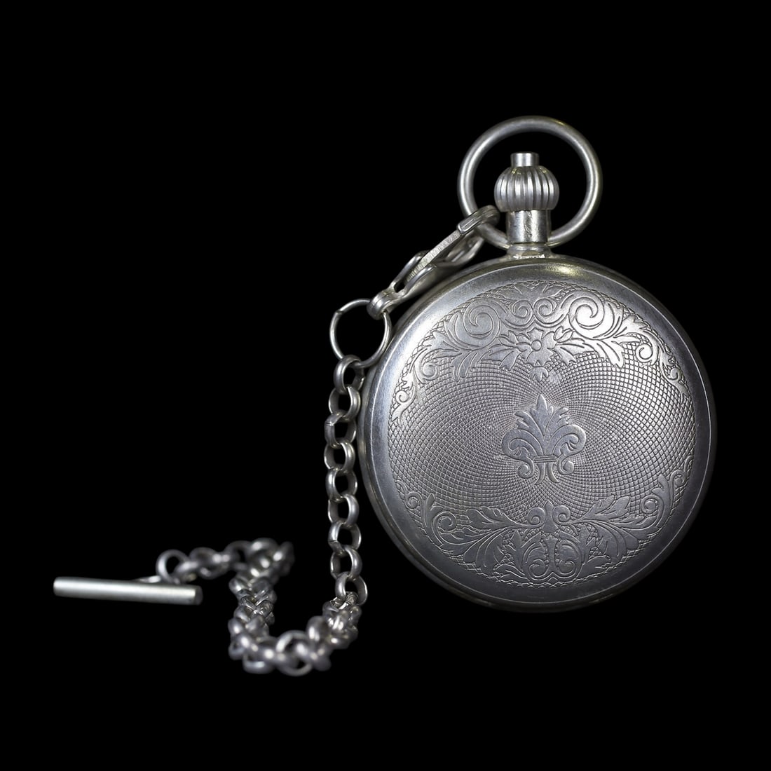 An Exquisite Silver Lotus Pattern Pocket watch: An Exquisite Silver Lotus Pattern Pocket watch Qing Dynasty, China Size:2in银缠枝莲纹怀表 中国清代 Size:5.0cm