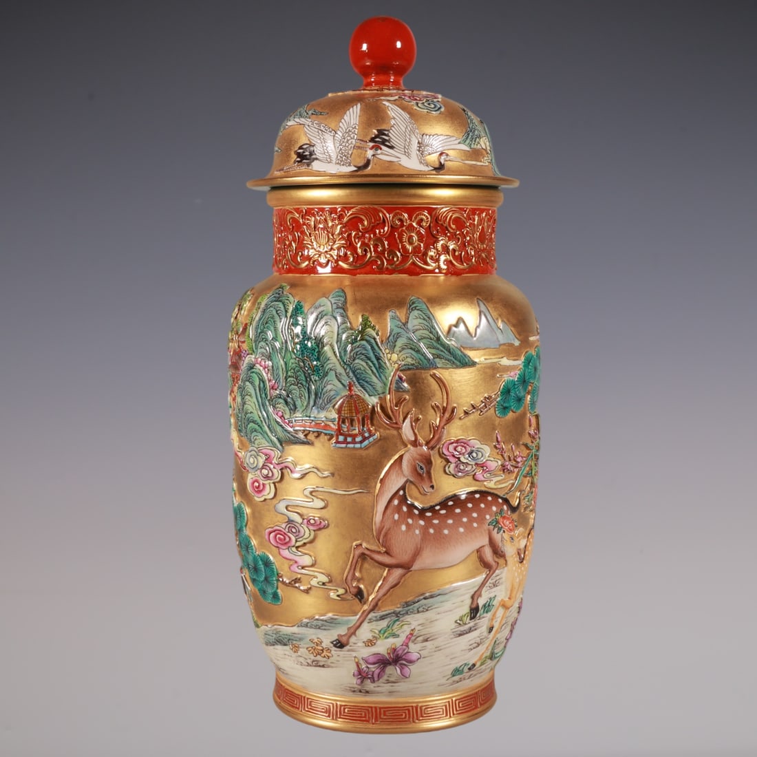 An Exquisite Enamel Lotus Pattern Animal Pattern Tea Caddy (1 of 8)
