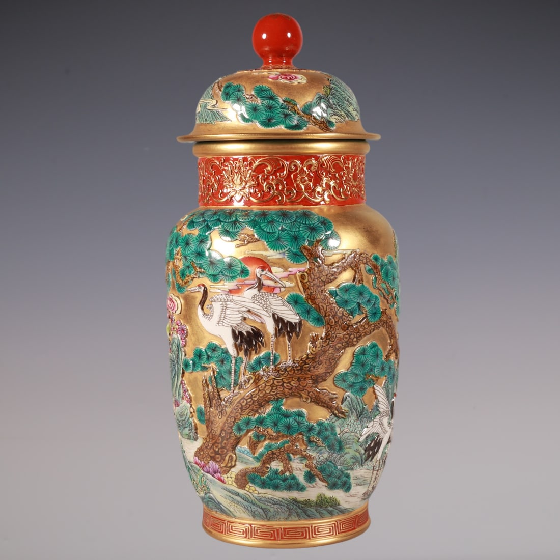 An Exquisite Enamel Lotus Pattern Animal Pattern Tea Caddy - 5