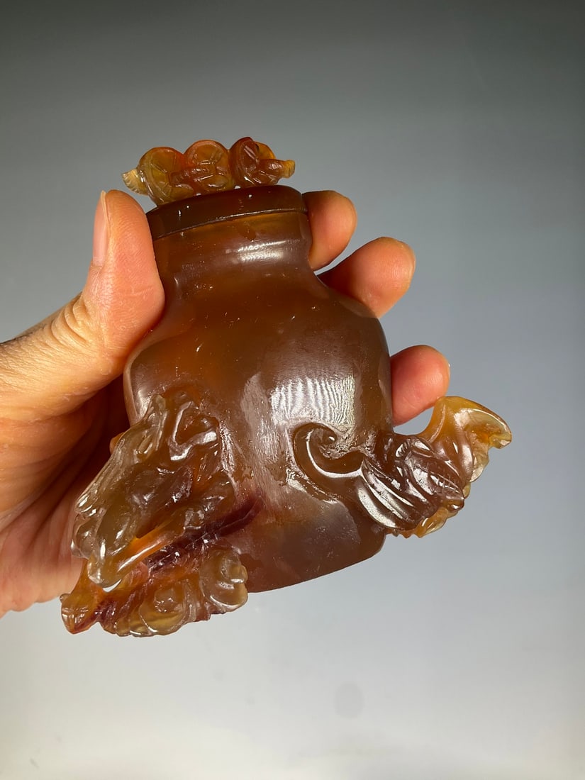 An Exquisite Agate Bats Pattern Vase - 2
