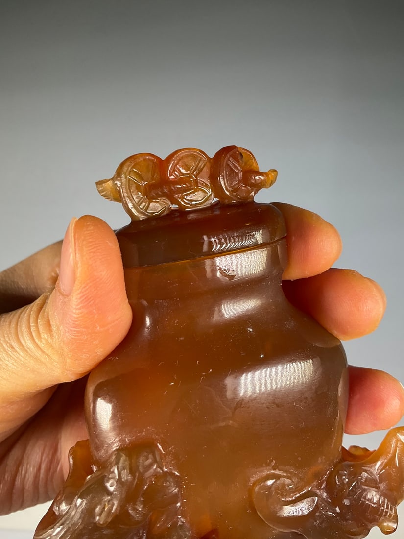 An Exquisite Agate Bats Pattern Vase - 4