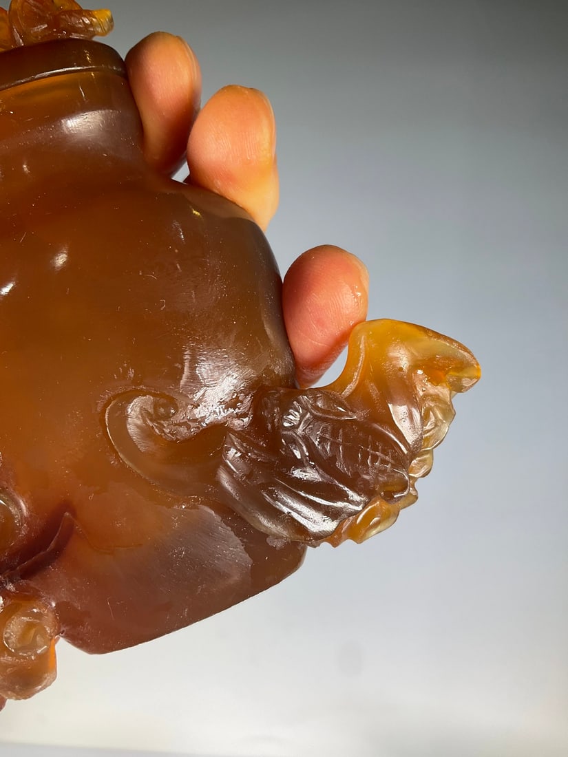 An Exquisite Agate Bats Pattern Vase - 5