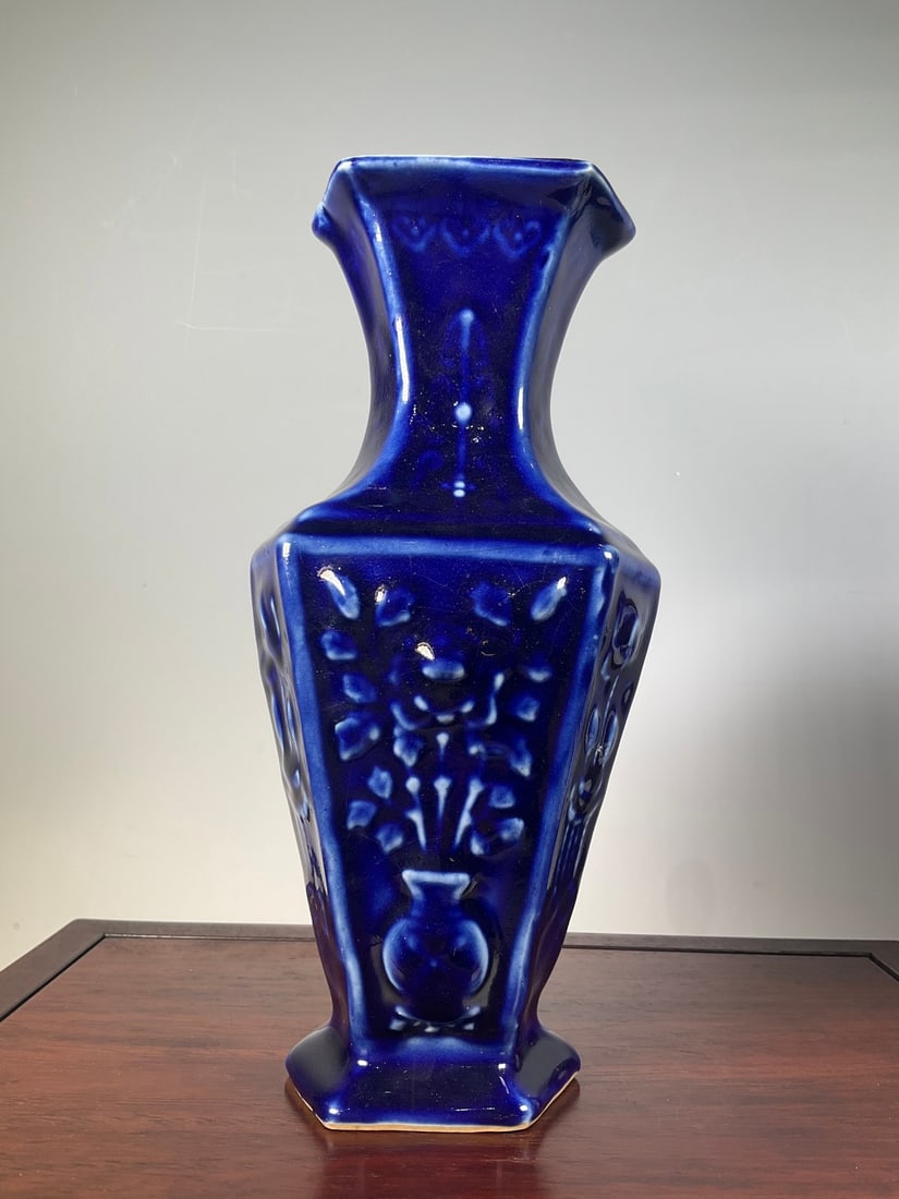 An Exquisite Blue Glazed Flower Pattern Vase: An Exquisite Blue Glazed Flower Pattern Vase Modern Time of China Size:9.1in蓝釉雕瓷瓶 近现代 Size:23cm