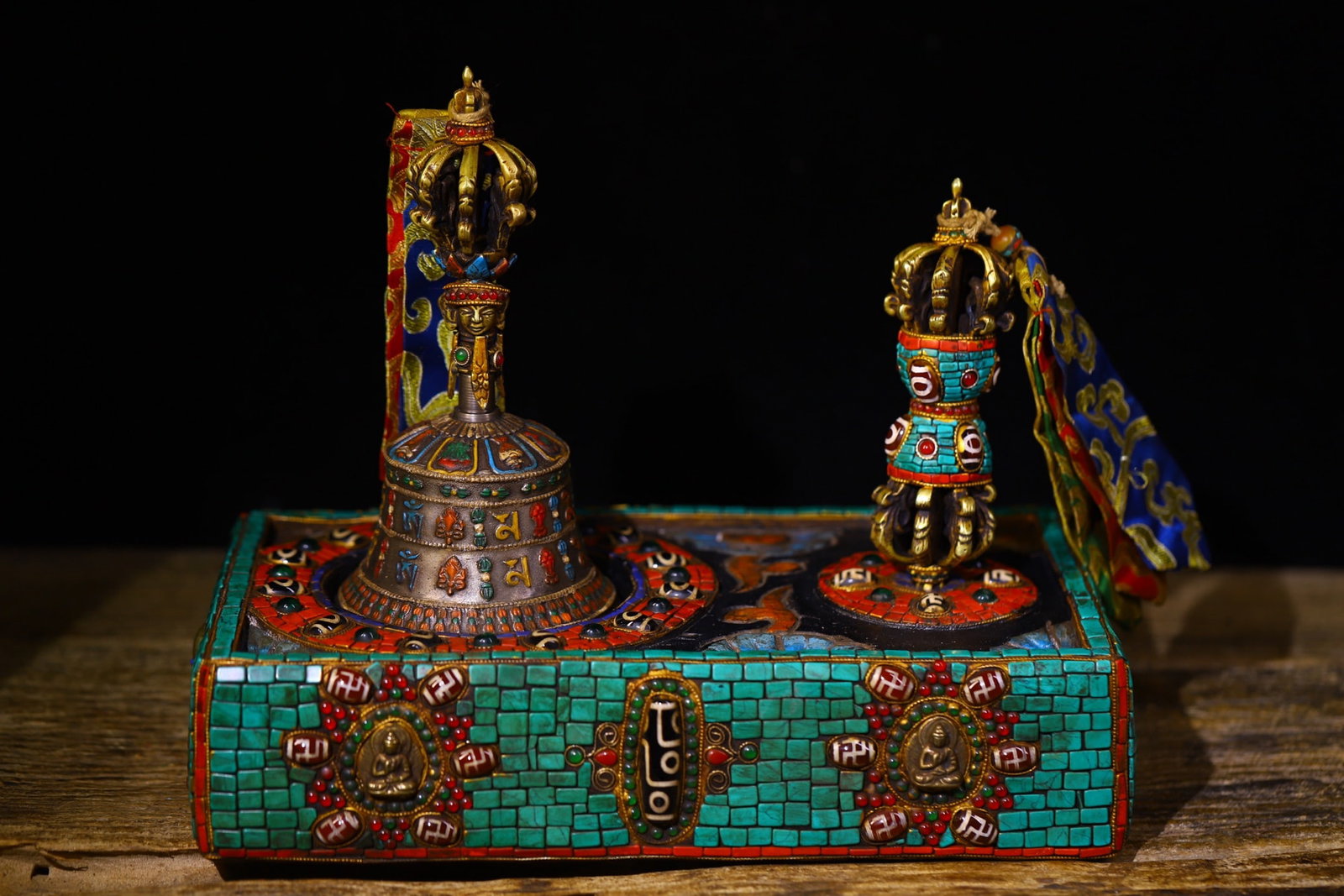 An Exquisite Bronze Painted Color Dzi Bead Vajry Pestle: An Exquisite Bronze Painted Color Dzi Bead Vajry Pestle Qing Dynasty, China Size:9.1inx11.4in Size:7.5inx3.7in Size:5.9inx1.6in