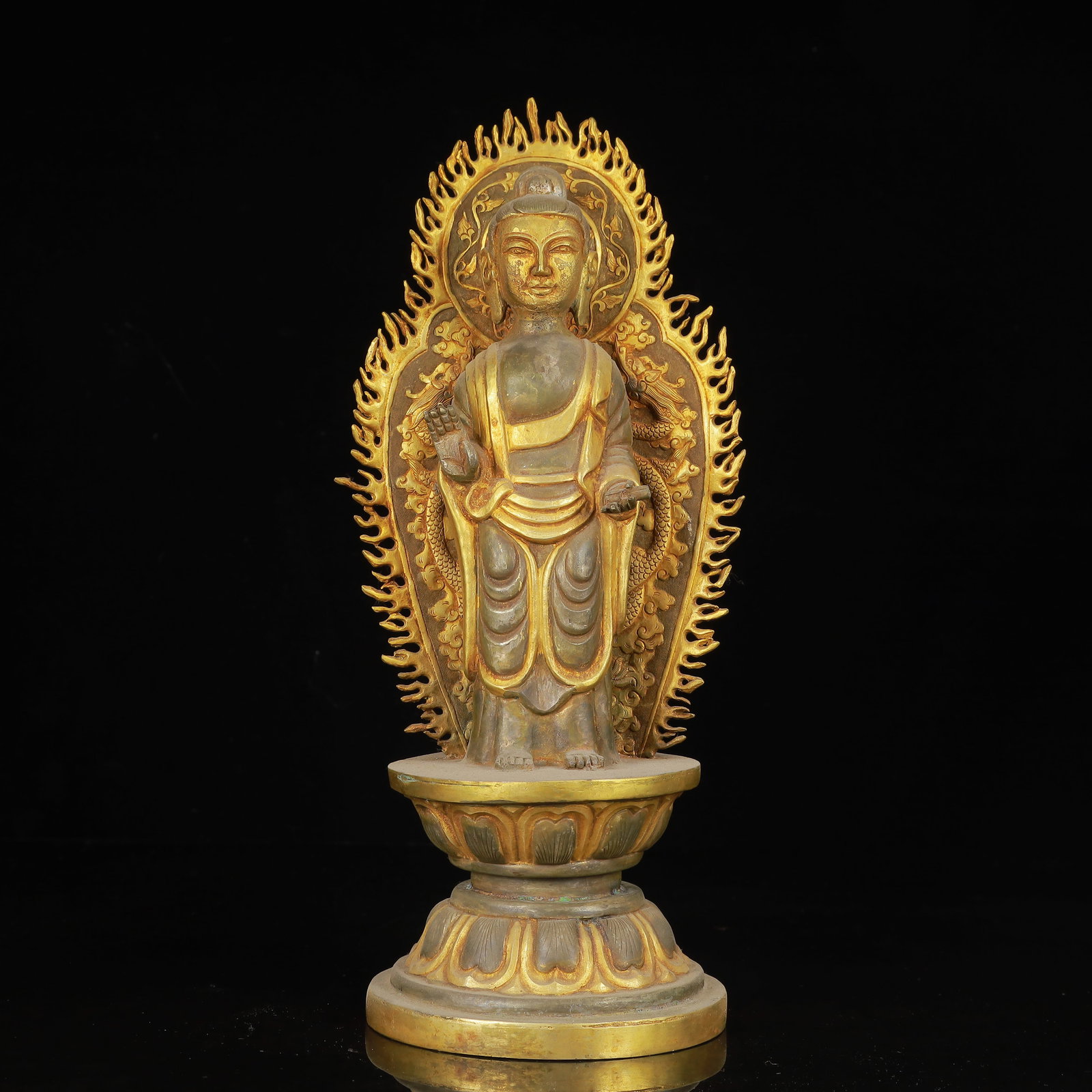 An Exquisite Gilt Silver Statue of Avalokitesvara: An Exquisite Gilt Silver Statue of Avalokitesvara,Qing Dynasty,China,Size:4.5inx11.8in,Weight:1300g 银鎏金观音像,中国清代