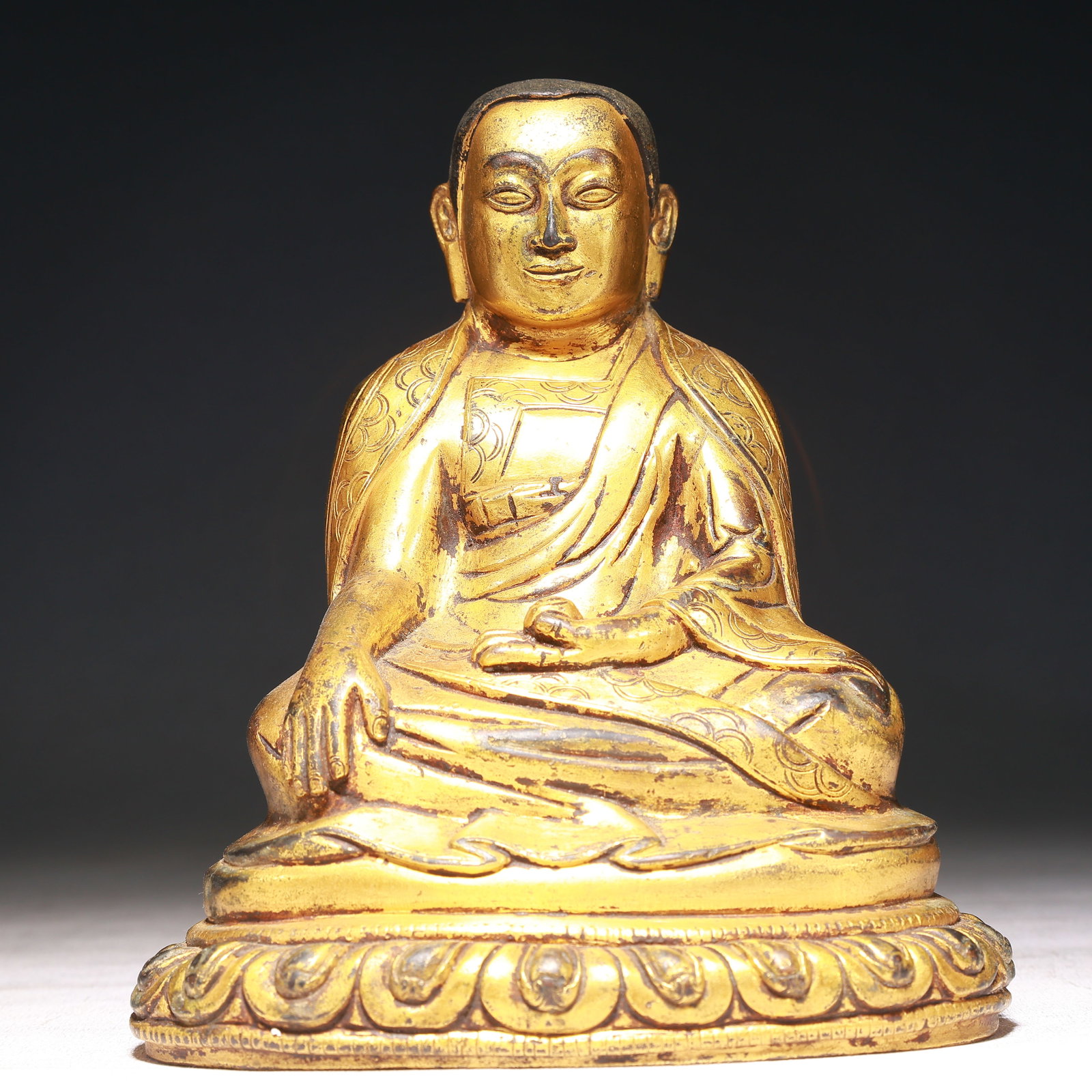 A Solemn Gilt Bronze Statue of Guru: A Solemn Gilt Bronze Statue of Guru,Qing Dynasty,China,Size:5.5inx4.7inx6.7in,Weight:1900g 铜鎏金上师像,中国清代
