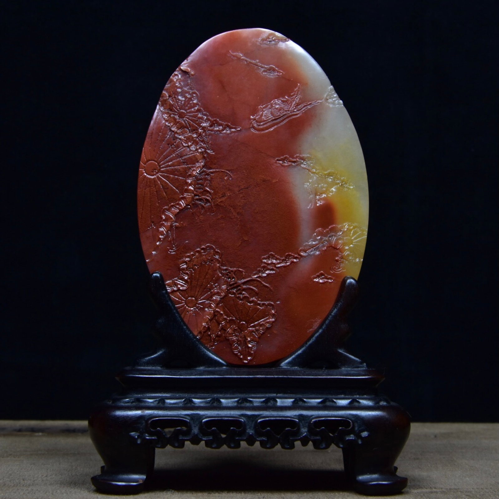 An Exquisite Shoushan Stone Flower and Bird Pattern Ornament: An Exquisite Shoushan Stone Flower and Bird Pattern Ornament,Qing Dynasty,China,Size:5.6inx2.9inx0.5in,Weight:140.3g 寿山石花鸟纹摆件,中国&#