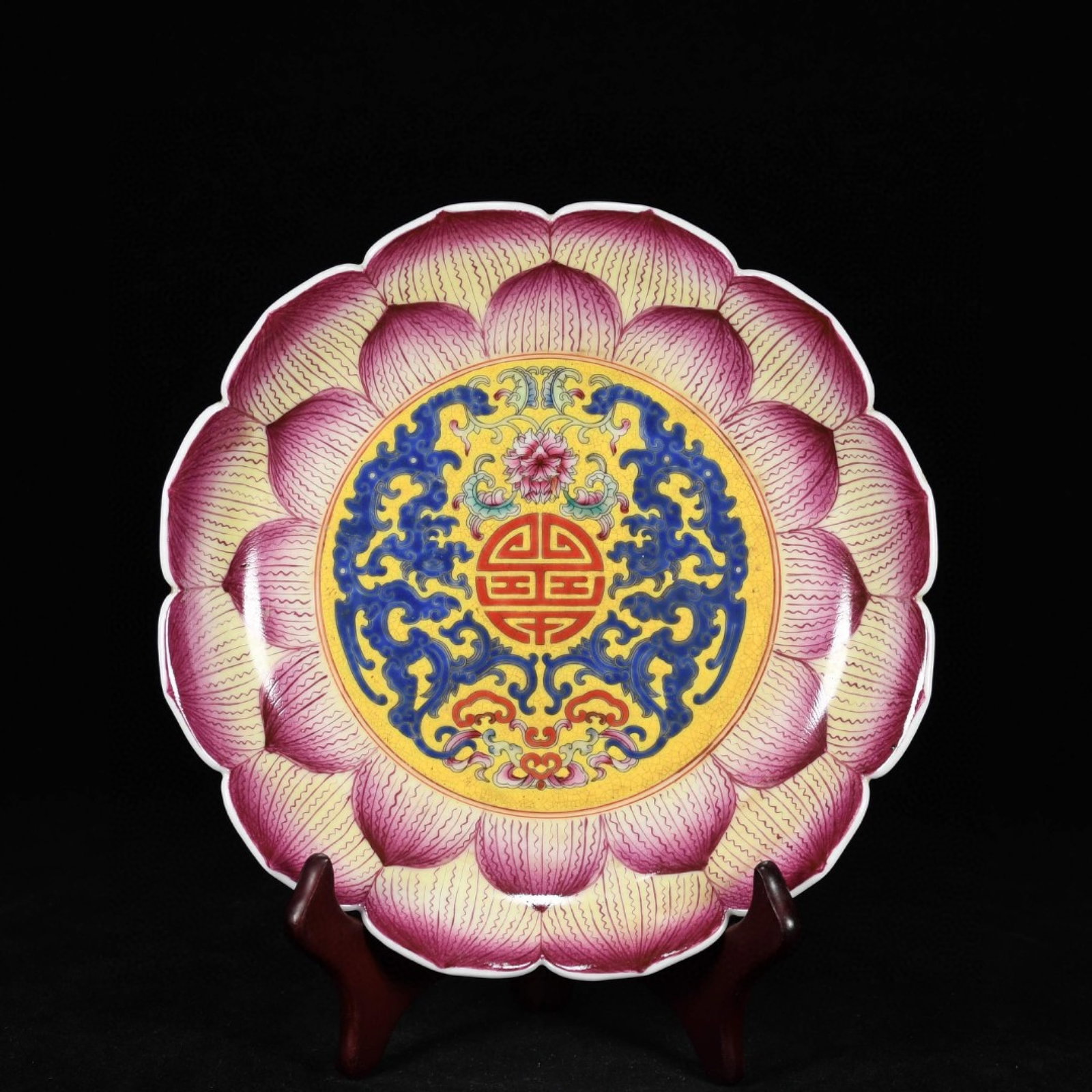 An Exquisite Famille-Rose Flower and Dragon Pattern Plate (1 of 8)