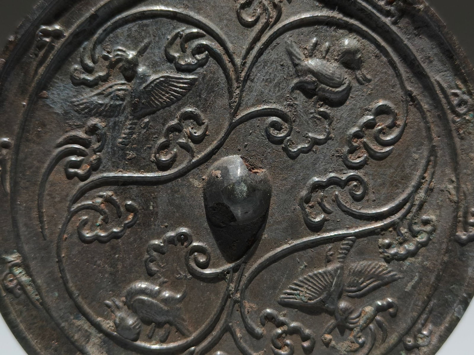 An Archaic Bronze Phoenix Pattern Mirror - 3