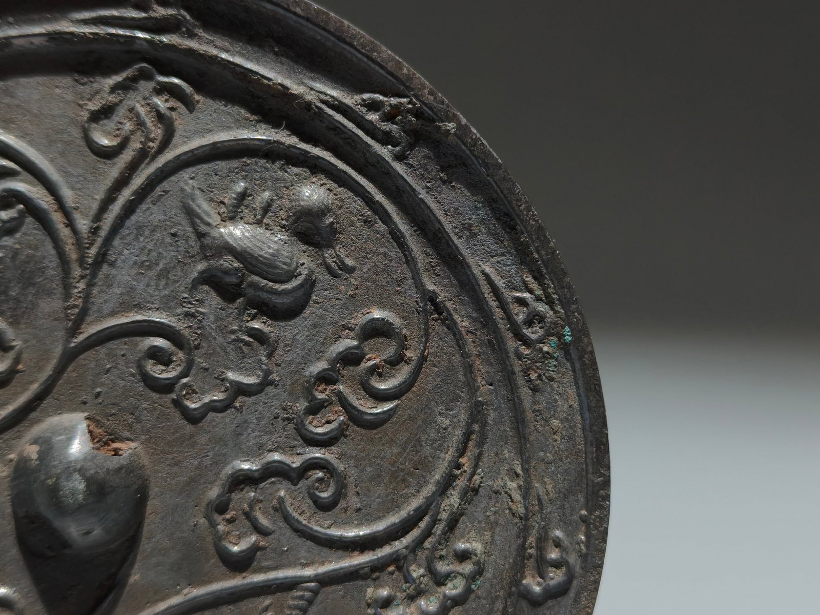 An Archaic Bronze Phoenix Pattern Mirror - 5