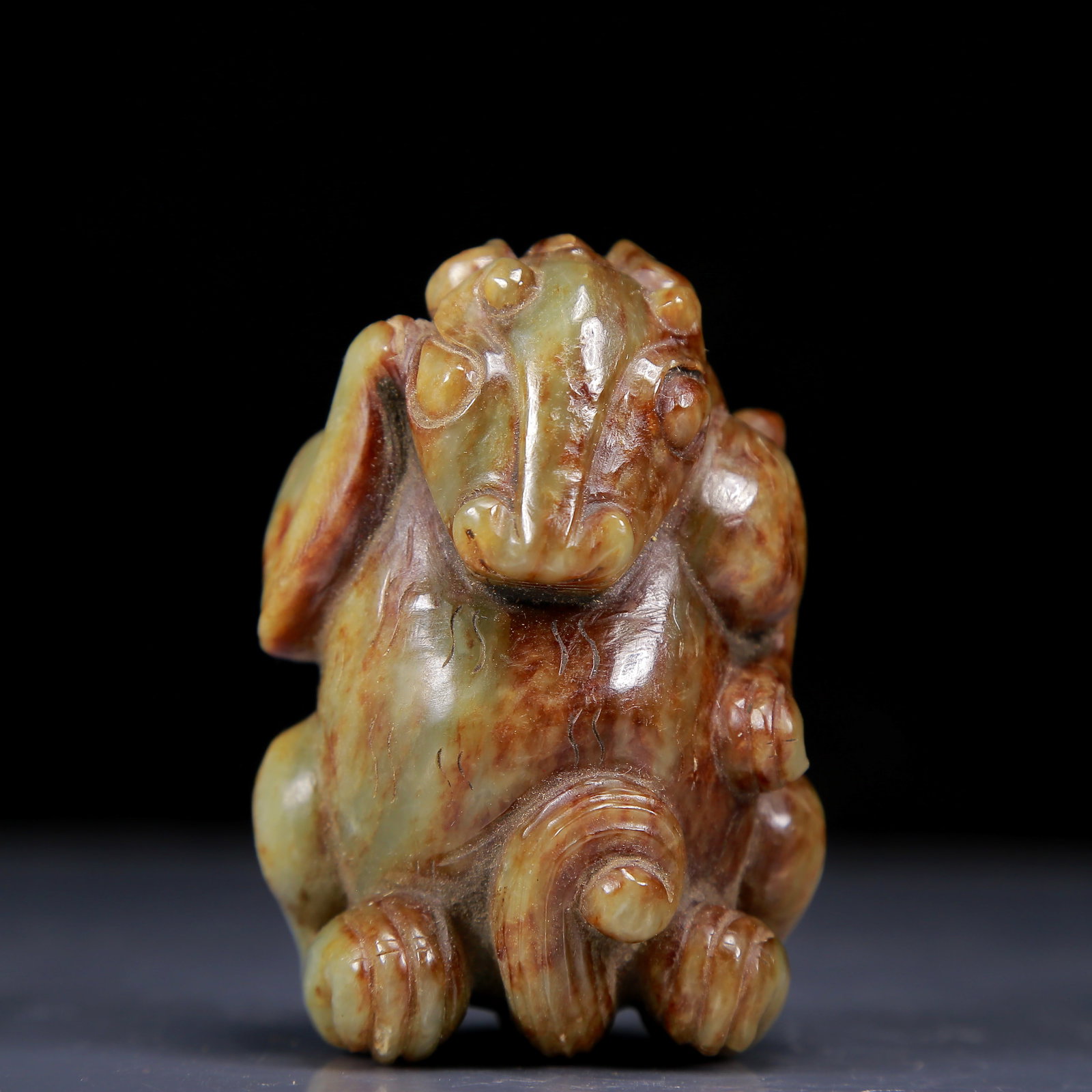 An Exquisite Gaogu Jade Auspicious Beast Ornament: An Exquisite Gaogu Jade Auspicious Beast Ornament,Qing Dynasty, China,Size:2.4inx2inx3.1in,Weight:395g 高古玉瑞兽摆件，清代