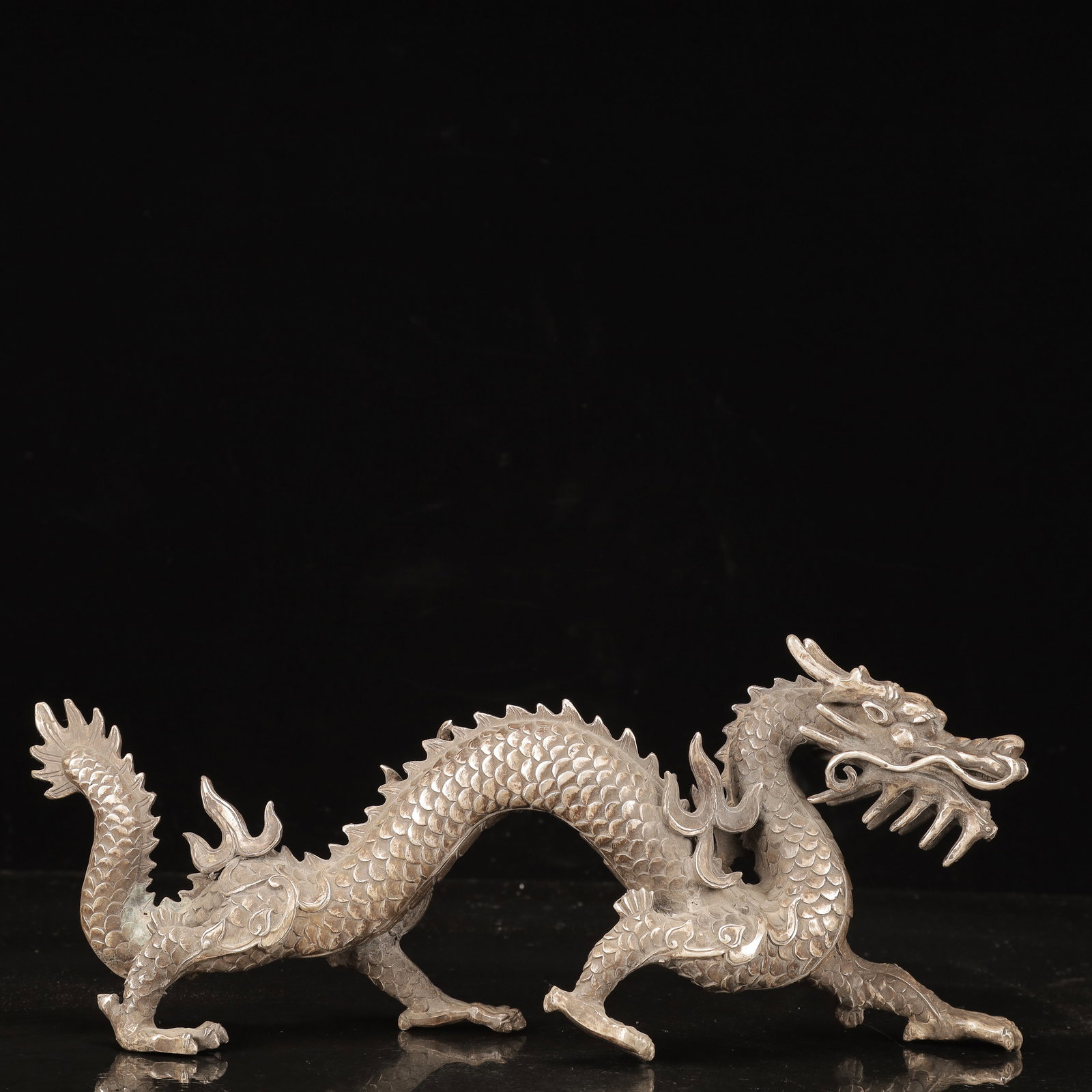 An Exquisite Silver-Plated Bronze Dragon Ornament (1 of 12)