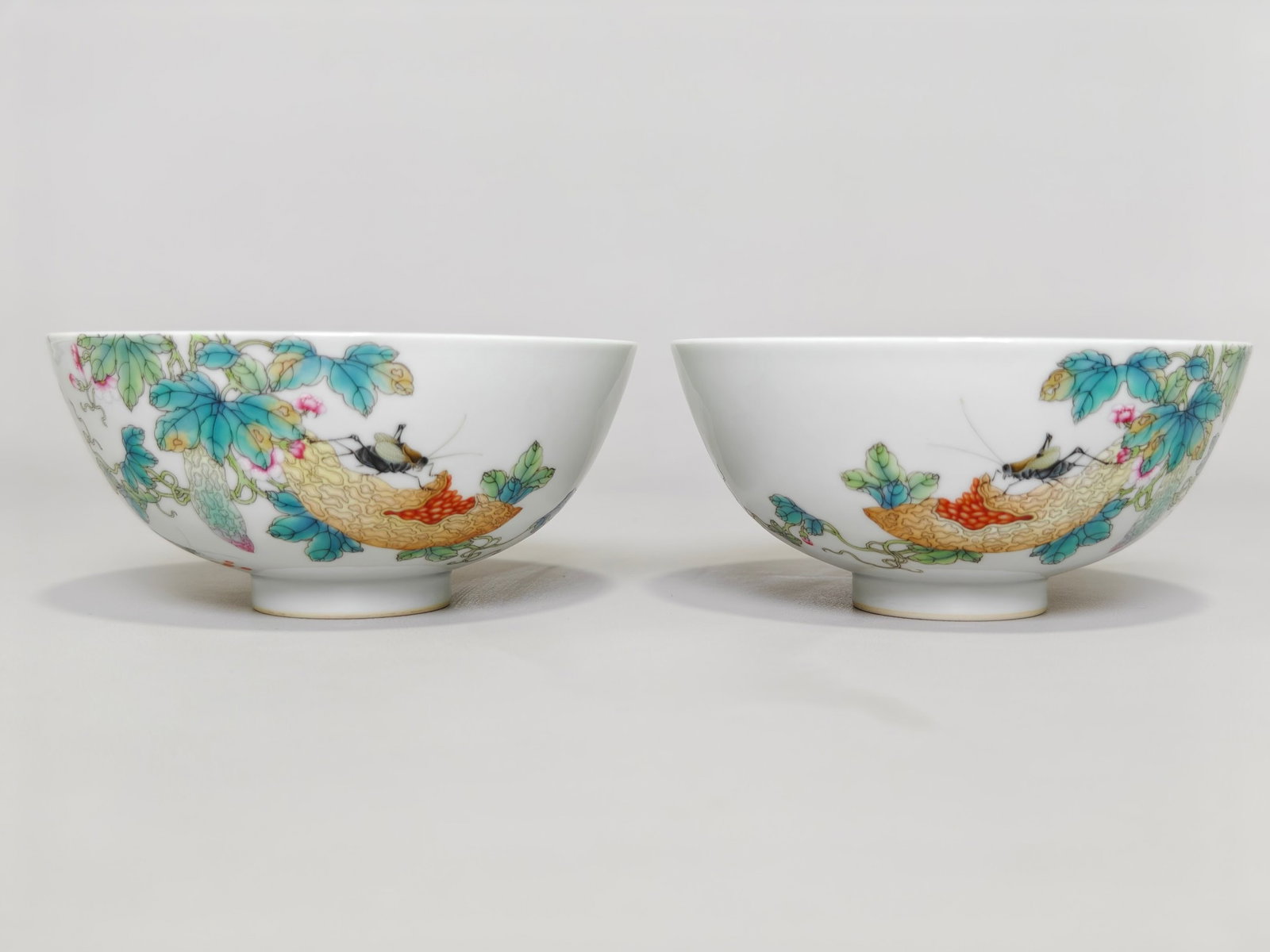 A Pair of Exquisite Enamel Bitter gourd and Insect Pattern Bowls,With Poem (1 of 9)