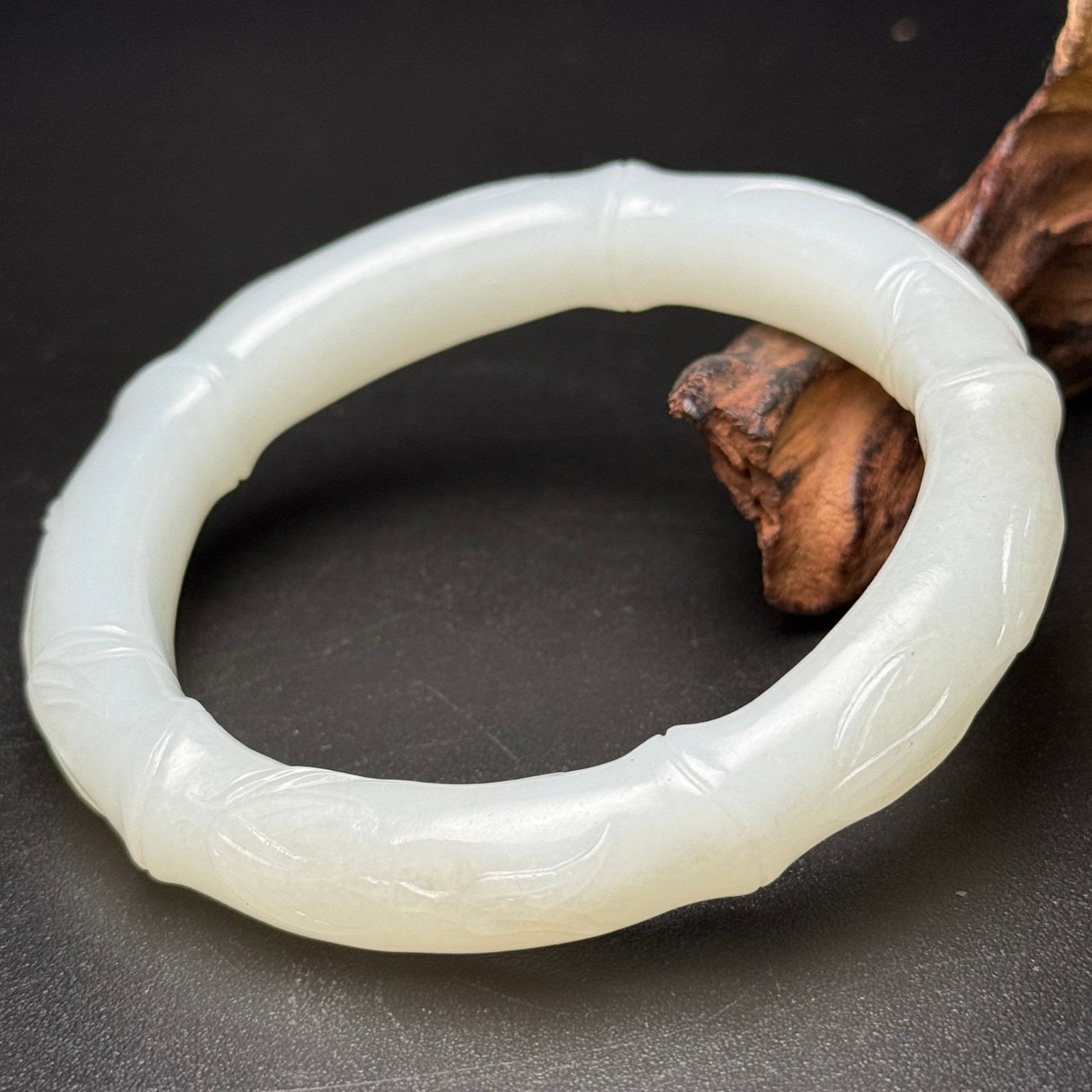 An Exquisite White Jade Bamboo Pattern Bracelets - 3