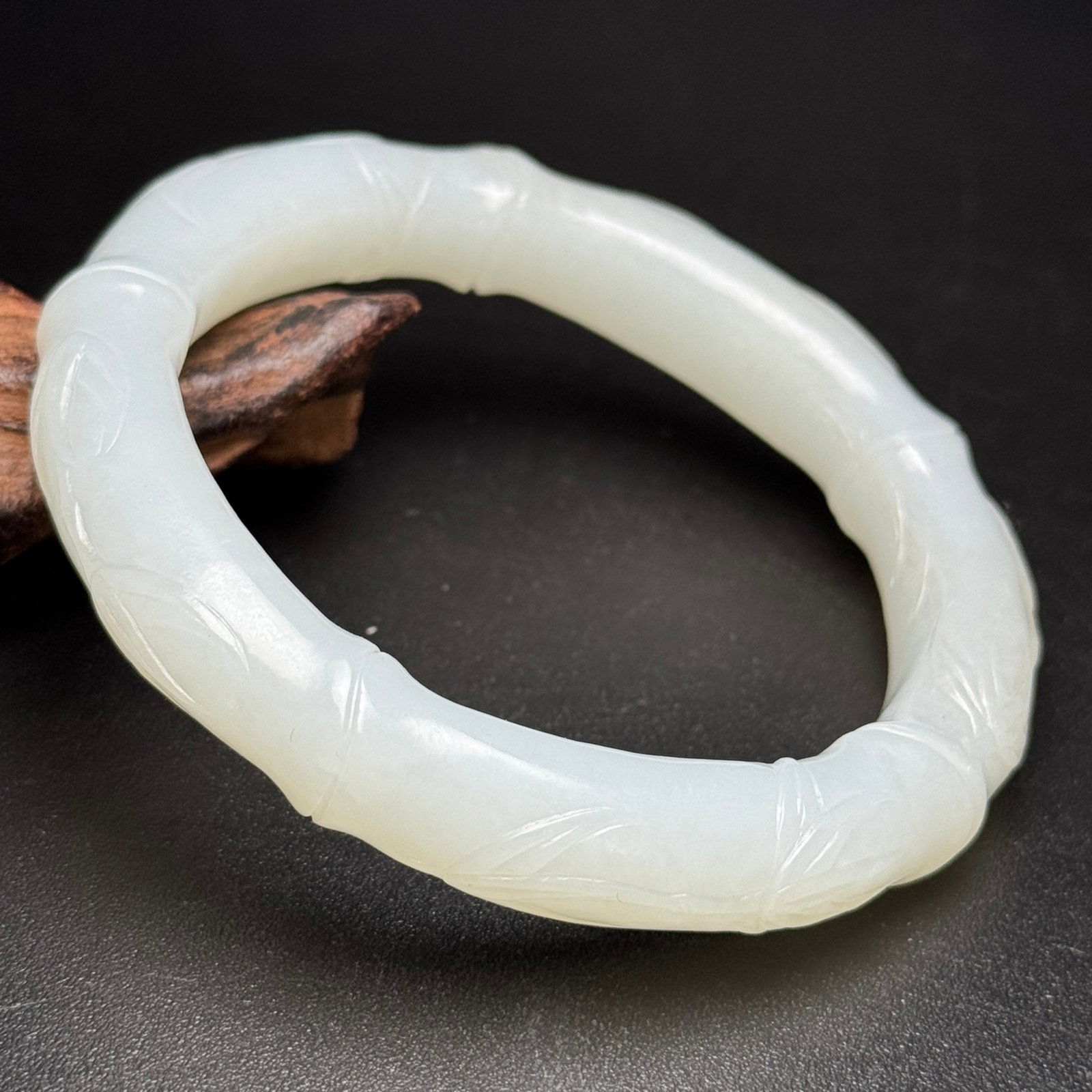 An Exquisite White Jade Bamboo Pattern Bracelets - 4