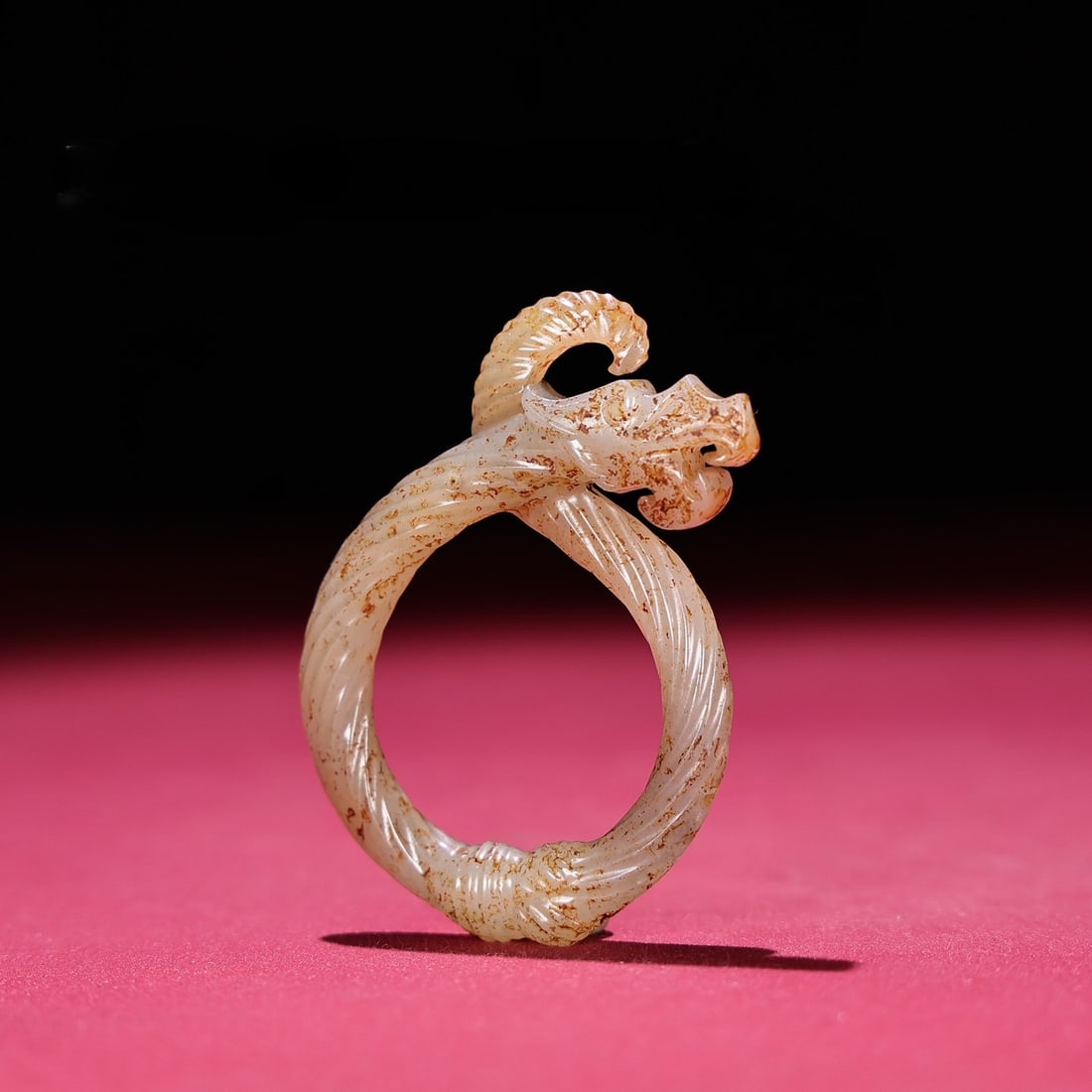 An Exquisite White Jade Dragon Pendant: An Exquisite White Jade Dragon Pendant,Qing Dynasty,China,Size:60mmx44mmx9mm,Weight:17g 白玉龙挂件,中国清代