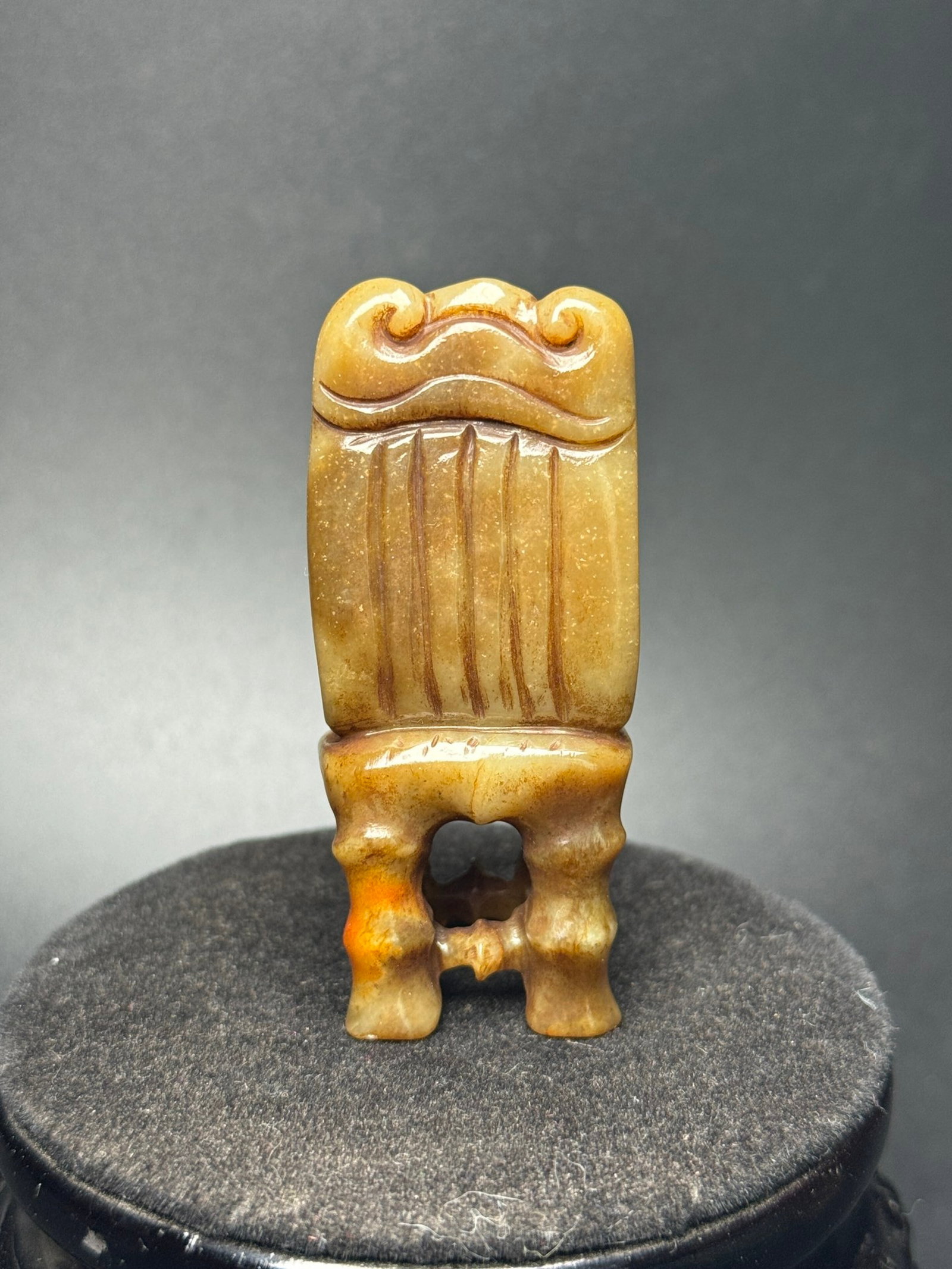 An Exquisite White Jade Monkey Pattern Hand Piece - 2