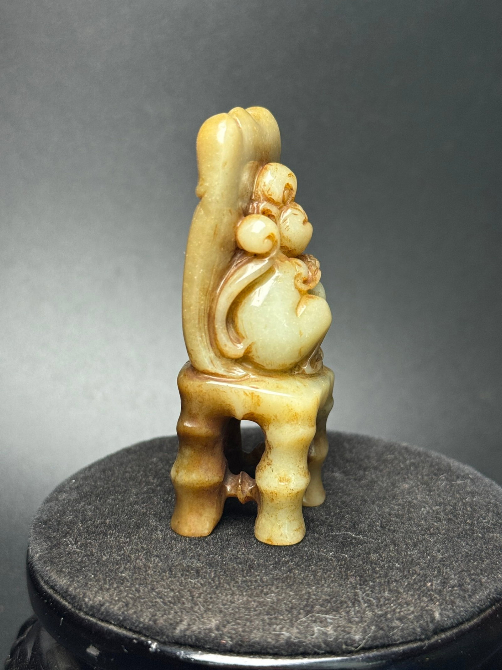 An Exquisite White Jade Monkey Pattern Hand Piece - 4